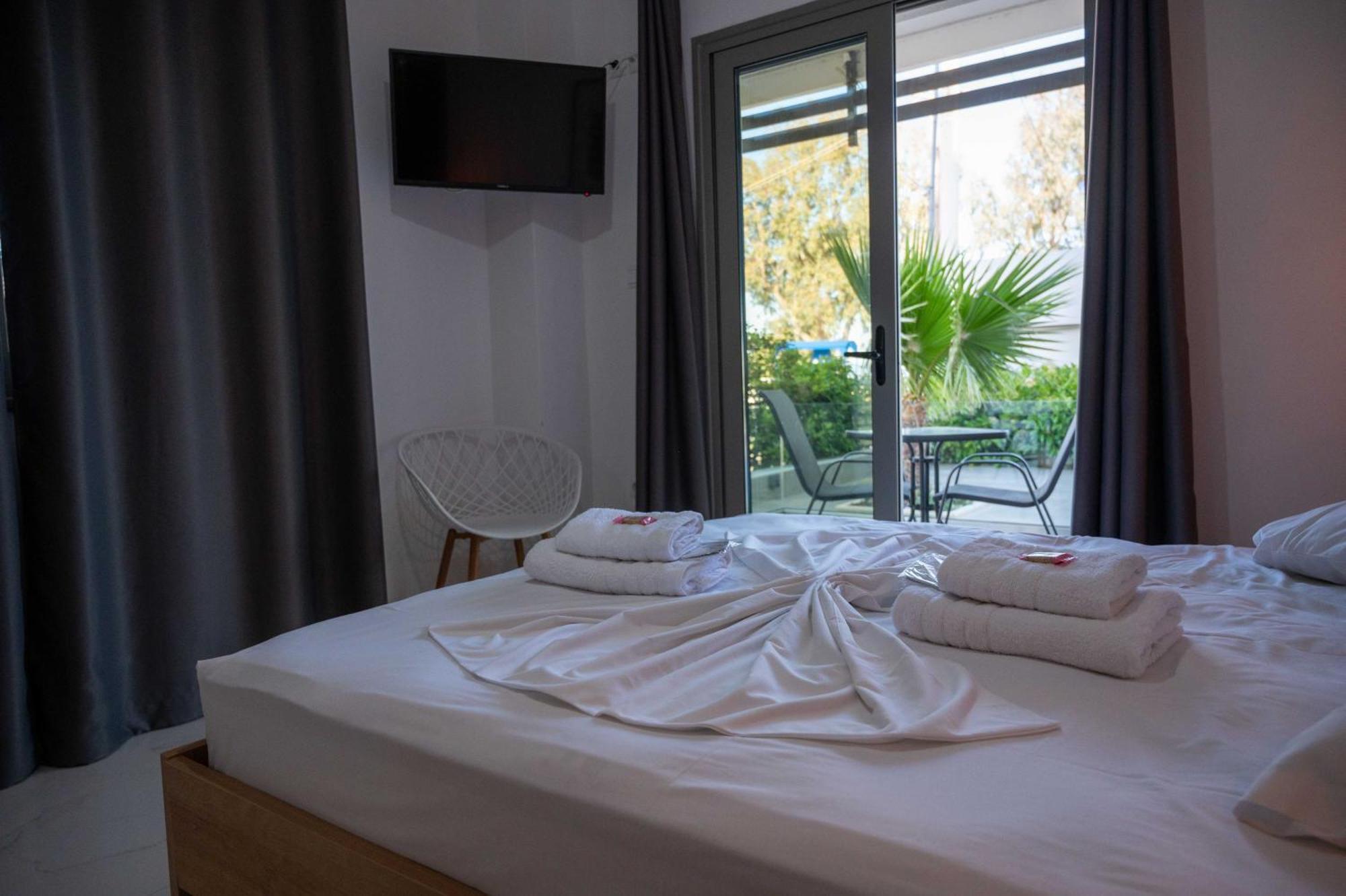 Finikas Suites & Apartments 10Min From Athens Airport 아르테미다 외부 사진