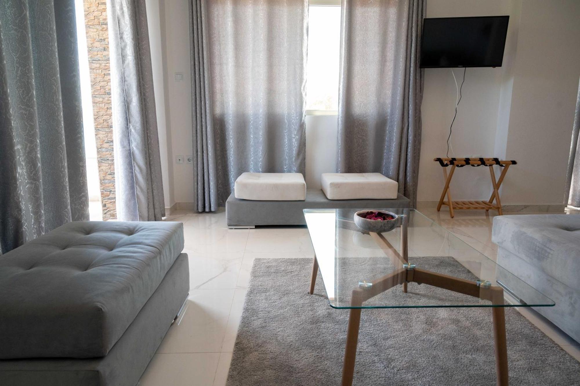 Finikas Suites & Apartments 10Min From Athens Airport 아르테미다 외부 사진