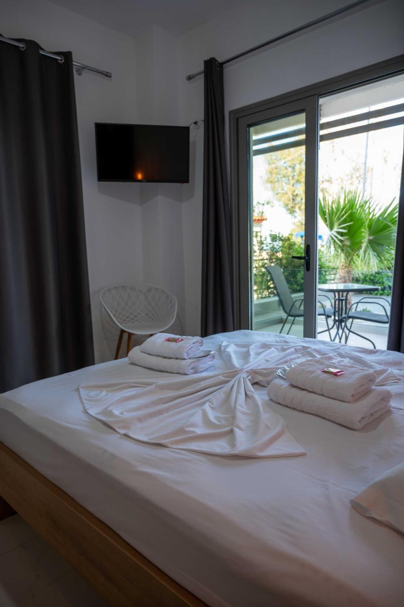 Finikas Suites & Apartments 10Min From Athens Airport 아르테미다 외부 사진